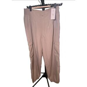 NWT Womens Beige Taylor Cargo jogger Pants Medium Elastic Waist Relaxed Fit